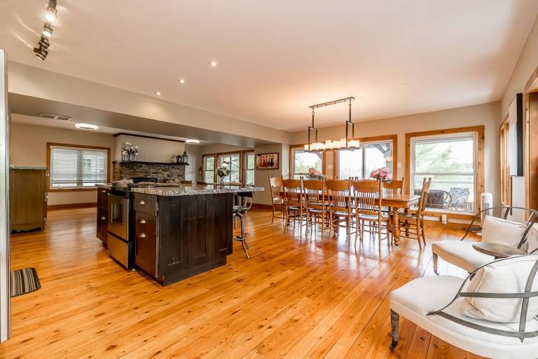 Family-oriented nice vacation home with barbeque, yard & patio | Garden view | Pet-friendly — photo 5