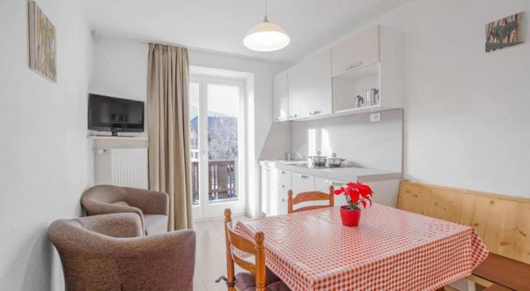 Charming serviced apartment with patio & garden | Pets allowed — photo 5