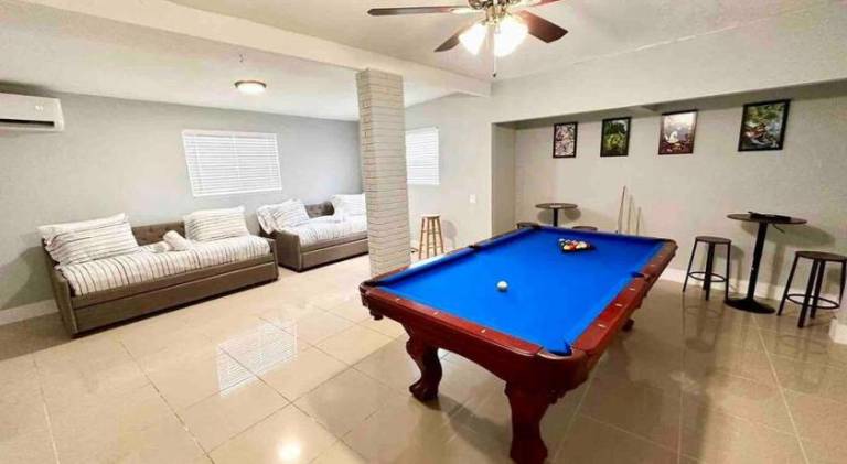 Vacation home with pool — photo 5