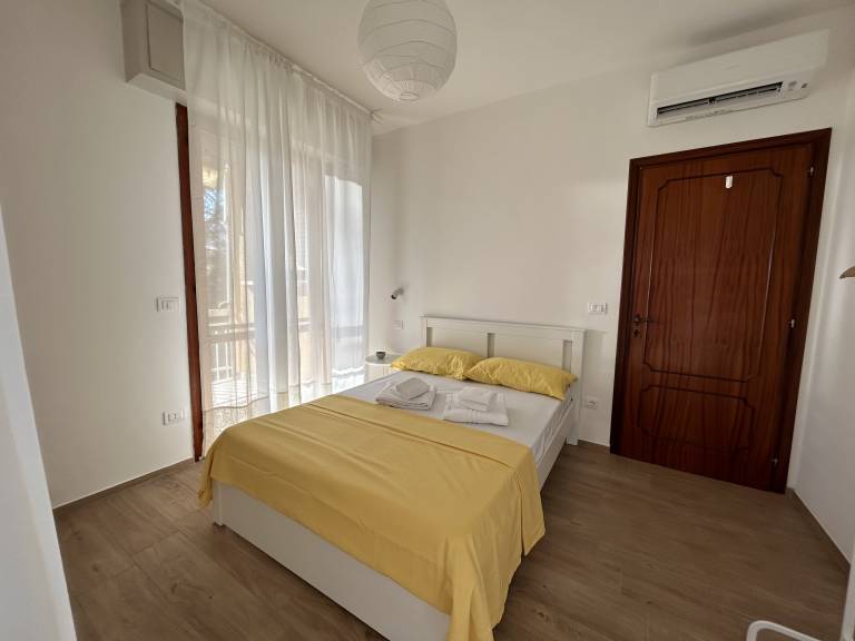 Apartment with terrace — photo 5