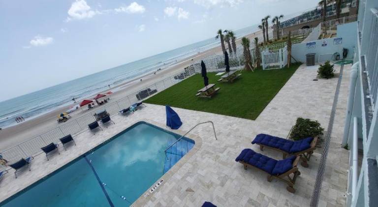 Beachside Hotel — photo 2