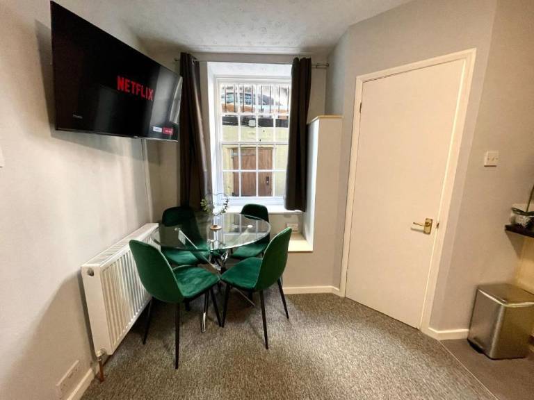 Charming holiday apartment with patio | Next to Brighton Palace Pier | Close to the beach | Suitable for remote work | Pets are welcome — photo 2