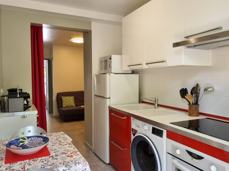 Holiday apartment with barbeque & garden | Garden view — photo 4