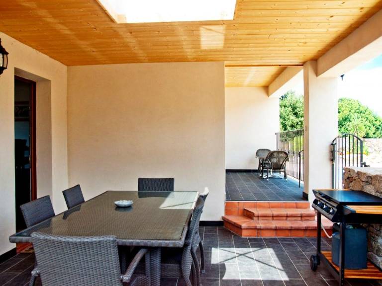 Villa with yard, barbeque & pool — photo 2