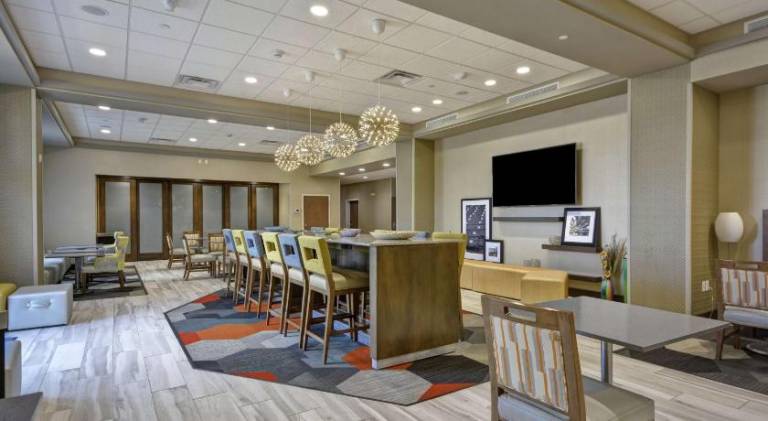 Hampton Inn Blue Ash Cincinnati — photo 2