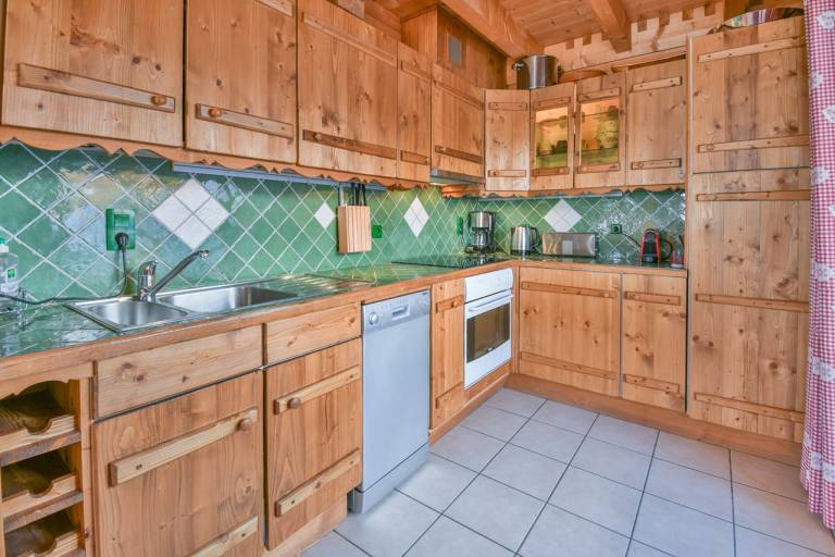 Child-friendly chalet with patio & grill | Mountain view | Next to the ski | Pets are welcome — photo 4