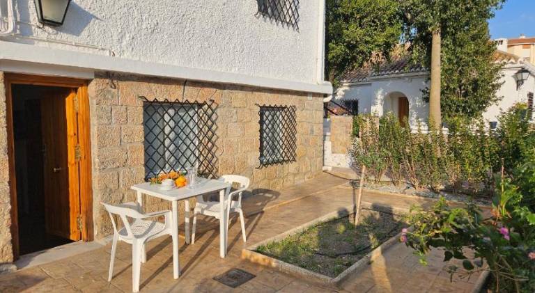 Vacation home with terrace, yard & pool | Dogs allowed — photo 5