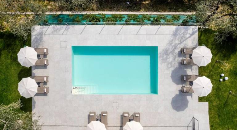 Serviced apartment with patio, pool & garden in Limone sul Garda