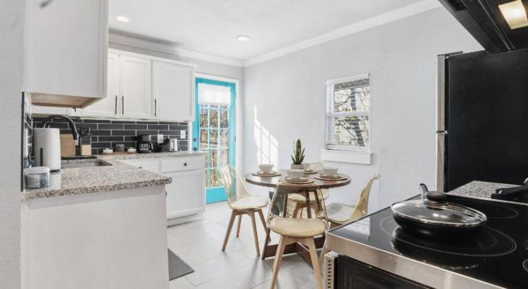 Charming vacation home | Pets allowed — photo 5