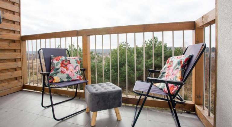 Rental apartment with patio & yard — photo 3