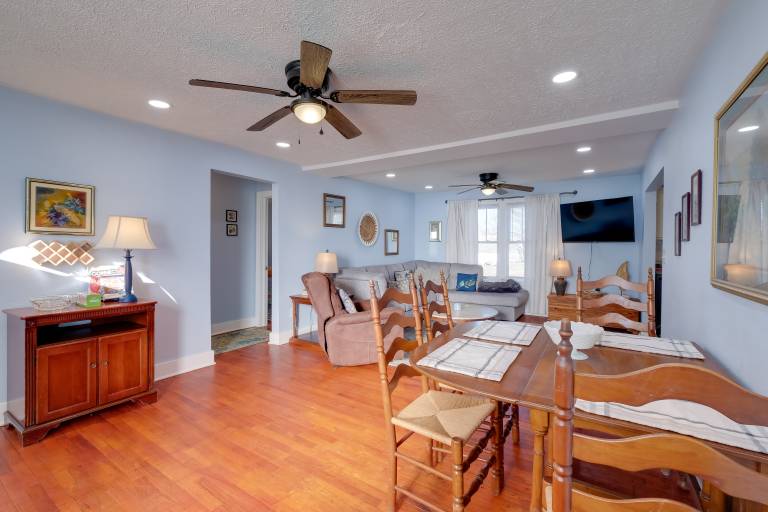 3 Mi to Radford University & River, Charming Home — photo 5