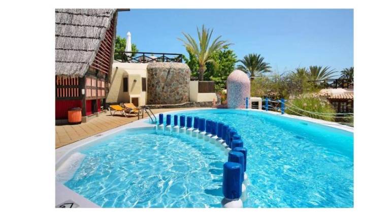 Bungalow with pool, barbecue & garden in San Bartolomé de Tirajana