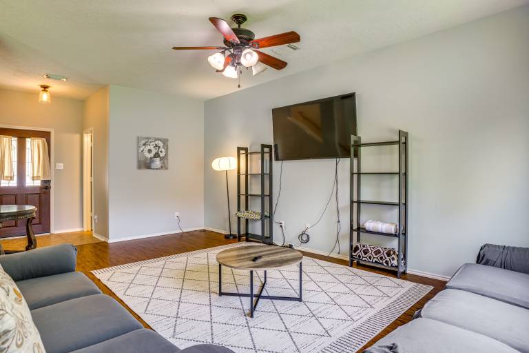 Fish & Hike: Pet-Friendly Humble Home w/ Yard — photo 5