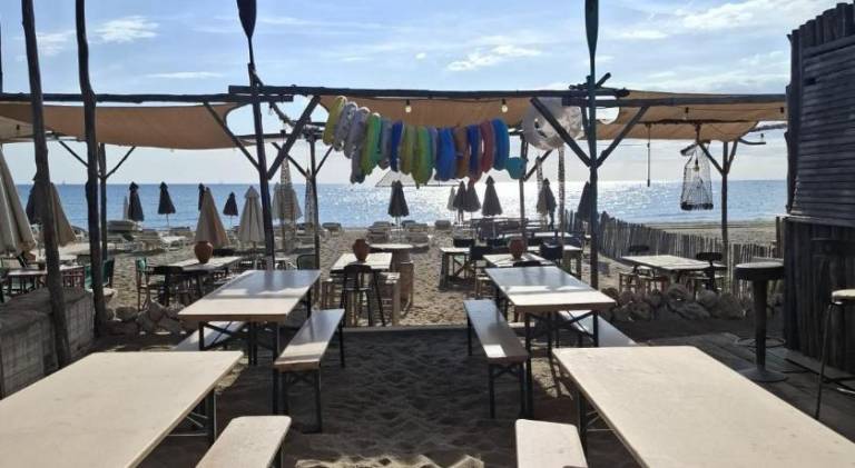 Spacieux Mobilhome Petit coin de paradis Camping MAR ESTANG 4 Etoiles et pied dans la mer — photo 5