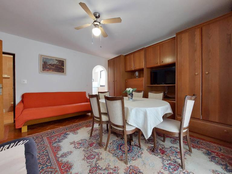 Apartment with barbecue & garden | Garden view — photo 5
