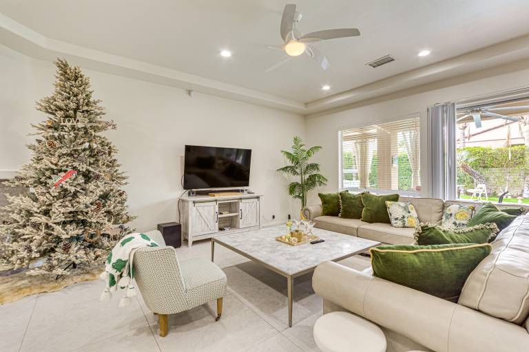 Family Friendly: Spacious Oasis in Palm Desert! — photo 2