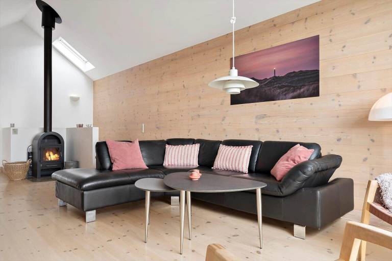 Vacation home with BBQ, sauna & patio — photo 4
