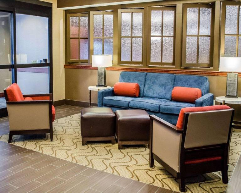 Comfort Suites Downtown Carlisle — photo 4