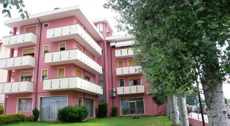 Beautiful serviced apartment with yard & patio | Next to the beach | Pet-friendly — photo 3