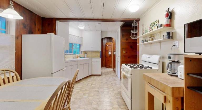 Charming vacation home | Pets allowed — photo 3