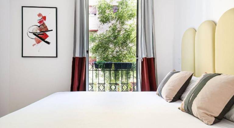 Serviced apartment with 2 rooms for 10 persons in Madrid