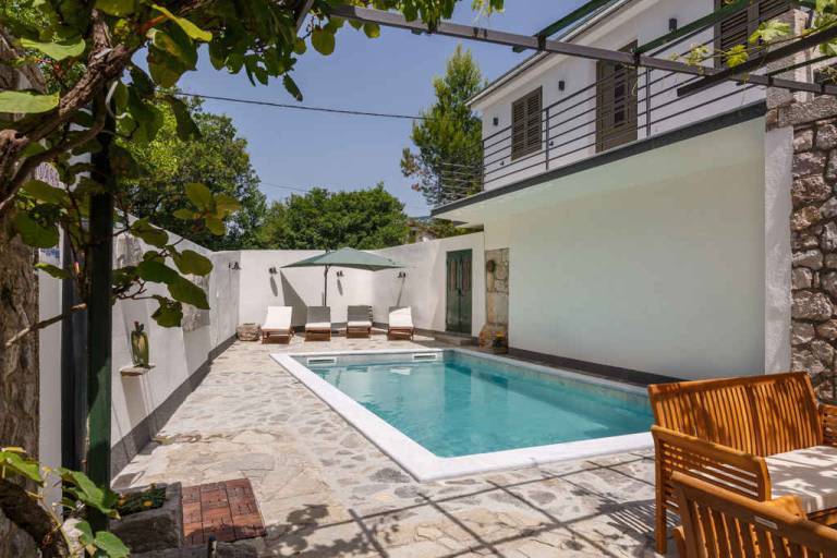 Holiday home with pool and barbecue in Crikvenica