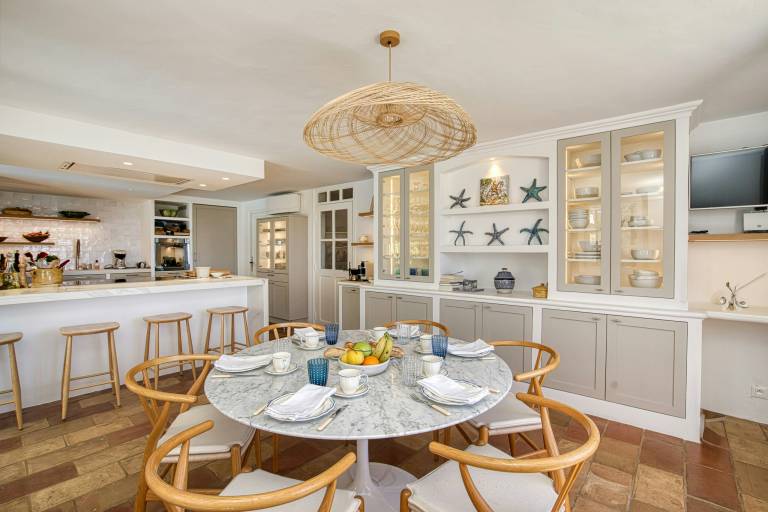 Family-oriented vacation home with yard, private pool & BBQ | Sea view | Pets are welcome — photo 2