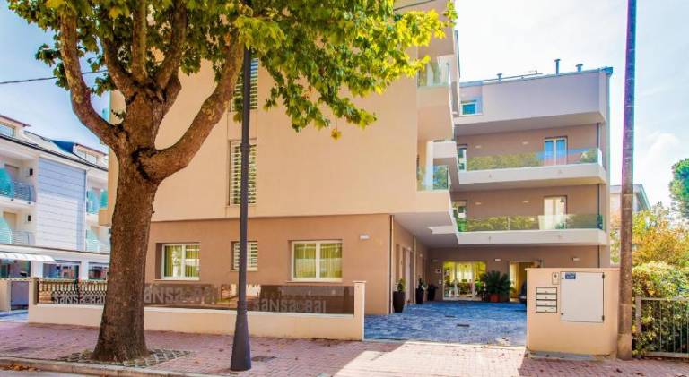 Serviced apartment with yard & terrace in Cesenatico