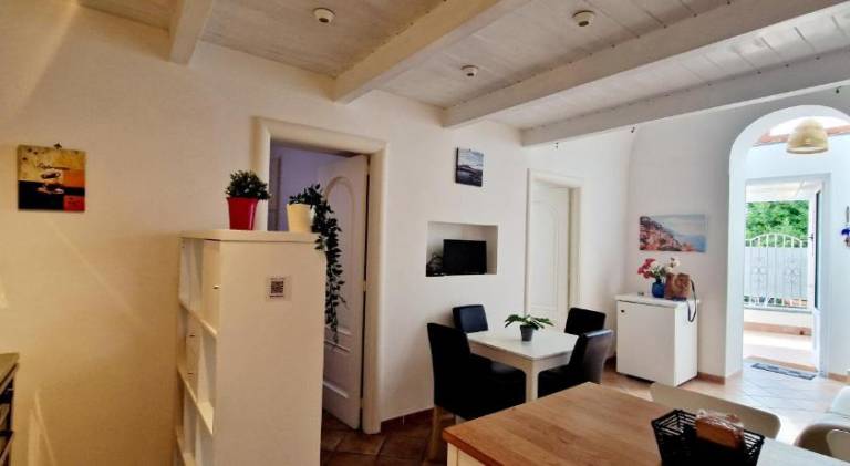 House with 2 rooms for 4 persons — photo 2
