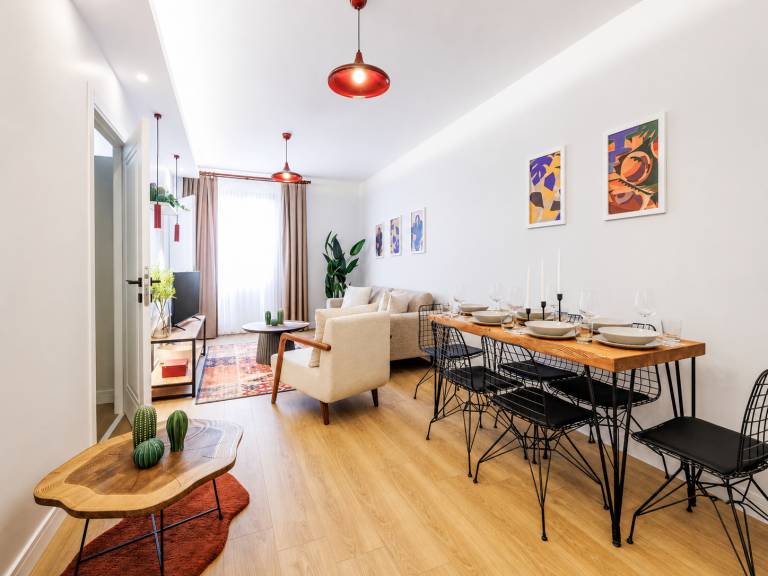 House Sleeps 6 with Air Conditioning