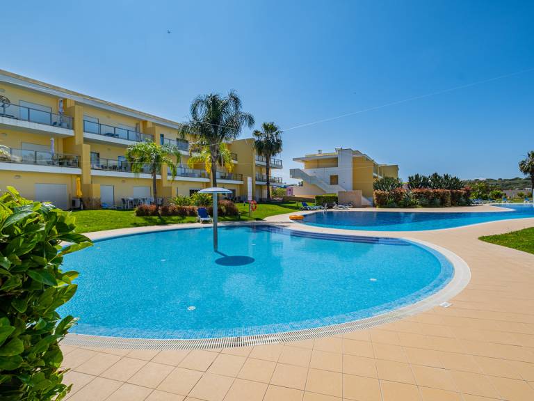 Rental apartment with pool, grill & garden in Albufeira