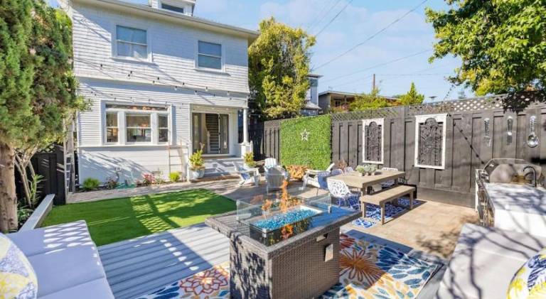 House with 3 rooms for 10 persons in Oakland, CA