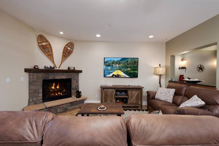 House with fast internet, pool & hot tub | Mountain view — photo 5