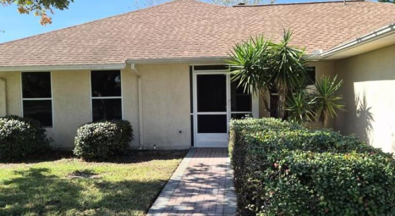 Spacious vacation home | Pets allowed in Titusville, FL