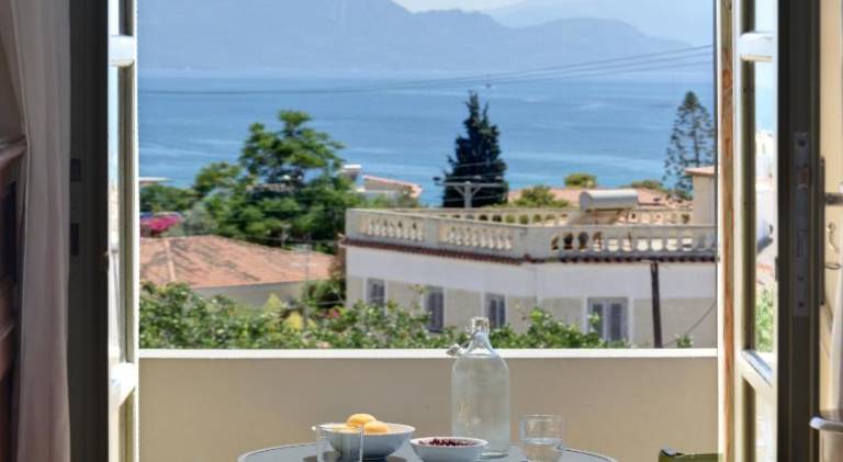 Wonderful rental apartment with patio | Beach nearby | Dogs allowed in Aegina