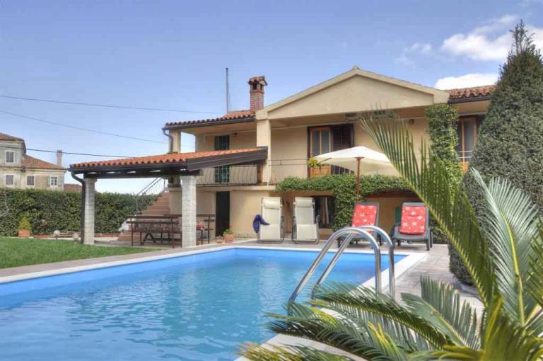 Beautiful house with grill, private pool & yard | Pet-friendly in Tar-Vabriga