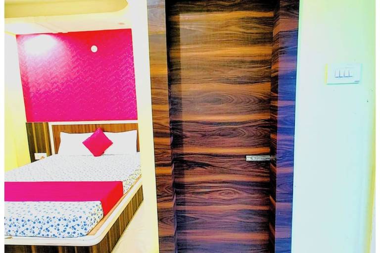 Hotel SR Near Temple Sea Beach Puri