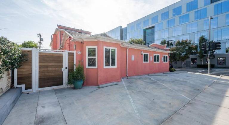 Walkable in Heart of Hollywood Updated Chic w Patio Southwest by AvantStay