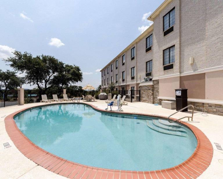 Comfort Inn & Suites Burnet — photo 2