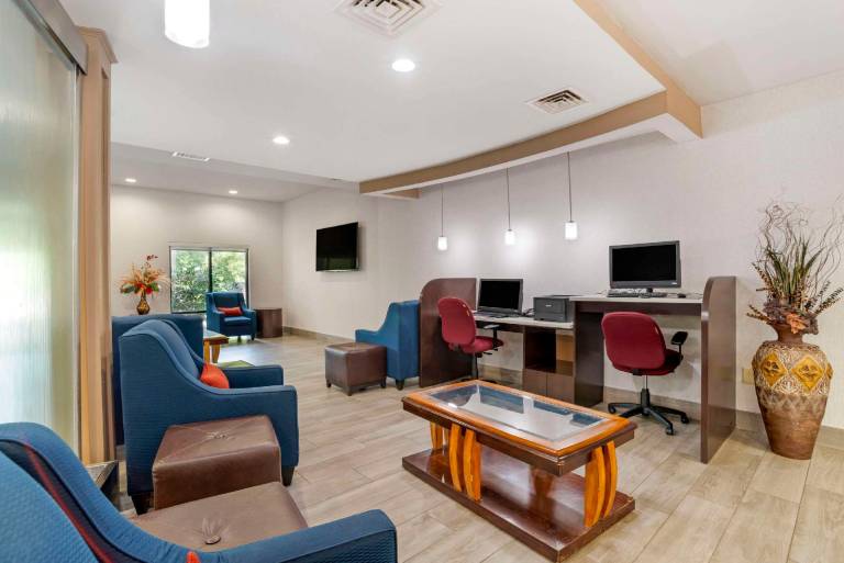 Comfort Suites At WestGate Mall — photo 5