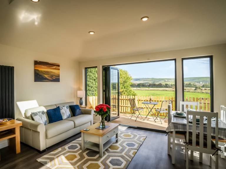 Cottage with barbeque & garden | River view — photo 3