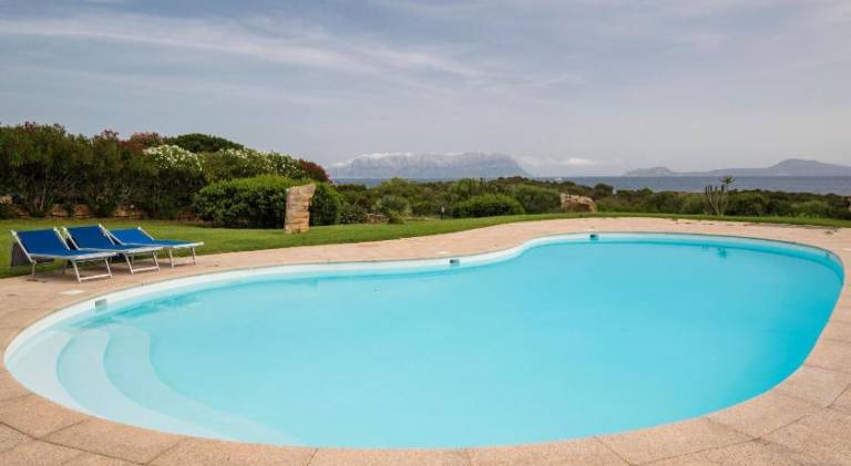 Rental apartment with yard, terrace & pool — photo 3