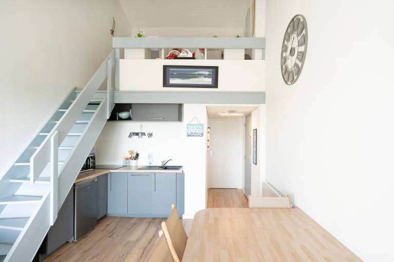 Fully equipped pleasant apartment with fast internet & patio | Sea view | Beach nearby | Pet-friendly — photo 5