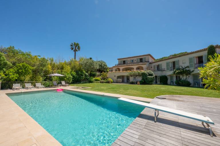 Villa with patio, yard & grill | Dogs allowed — photo 4