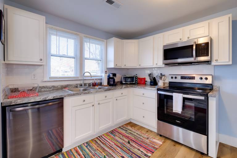 3 Mi to Radford University & River, Charming Home — photo 2