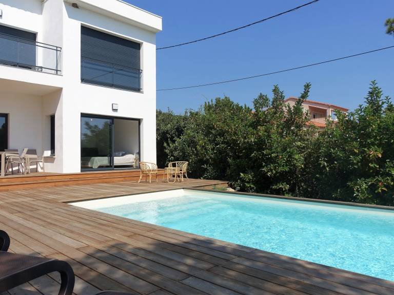 Children-friendly apartment with private pool, terrace & yard | Sea view | Dogs allowed — photo 2