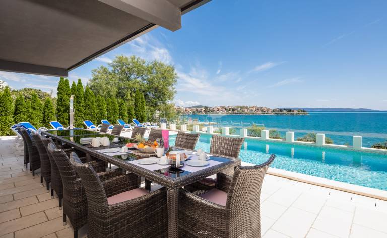 Ferienhaus in Seget Vranjica für max. 18 Personen Ferienhaus in Seget Vranjica für max. 18 Personen