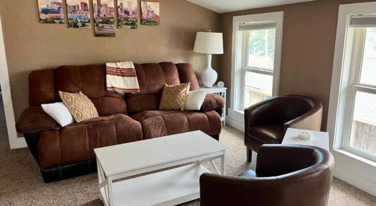 Fully equipped lovely vacation home with patio & BBQ | Suitable for remote work | Dogs allowed in Denver, CO