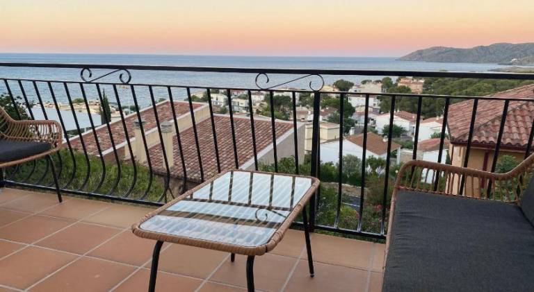 Rental apartment with terrace | Close to the beach | Dogs allowed in Llanca