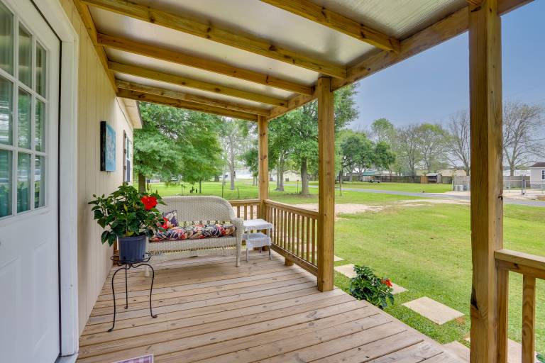 Near Parks & Lakes: Pet-Friendly Winnie Cottage — photo 3